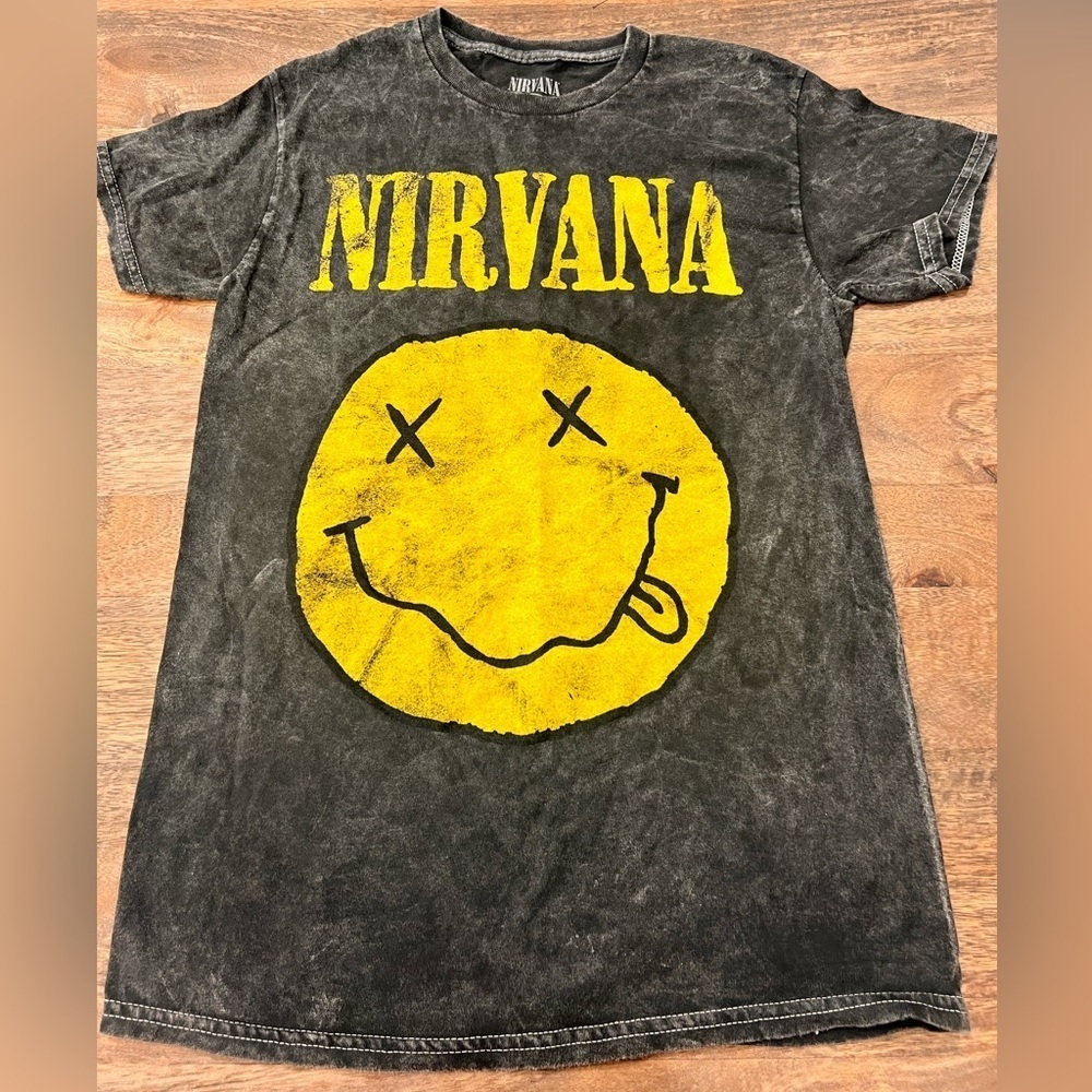 NWOT Nirvana Retro Graphic T-shirt Music Size Small